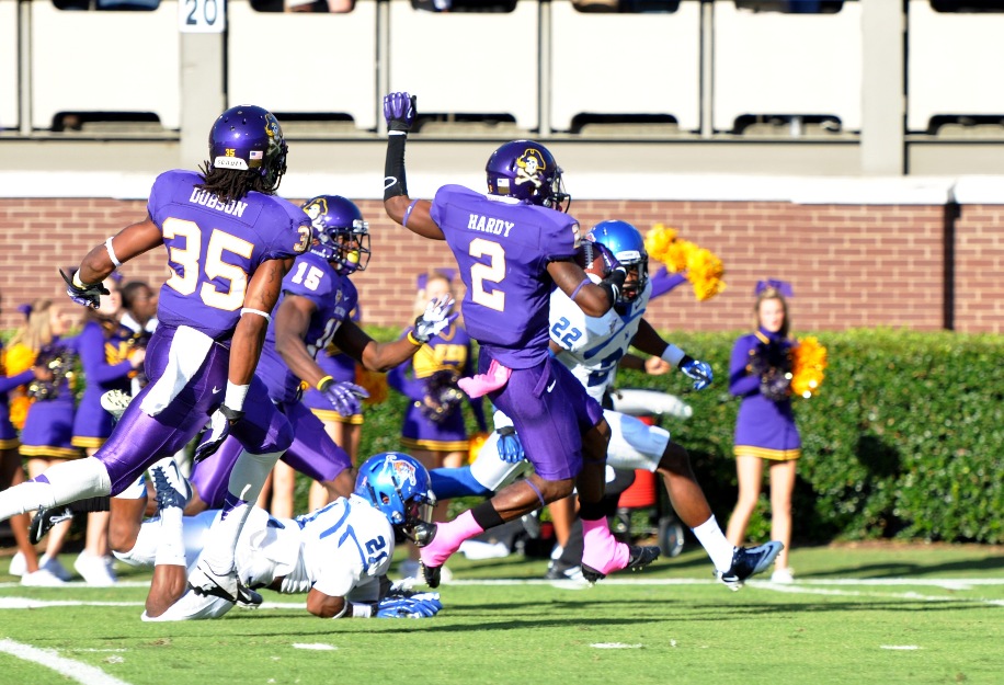  - 101312-01_JustinHardy-maintains-balance-en-route-to-endzone-after-attempted-tackle-by-DB-BobbyMcCain_916x625