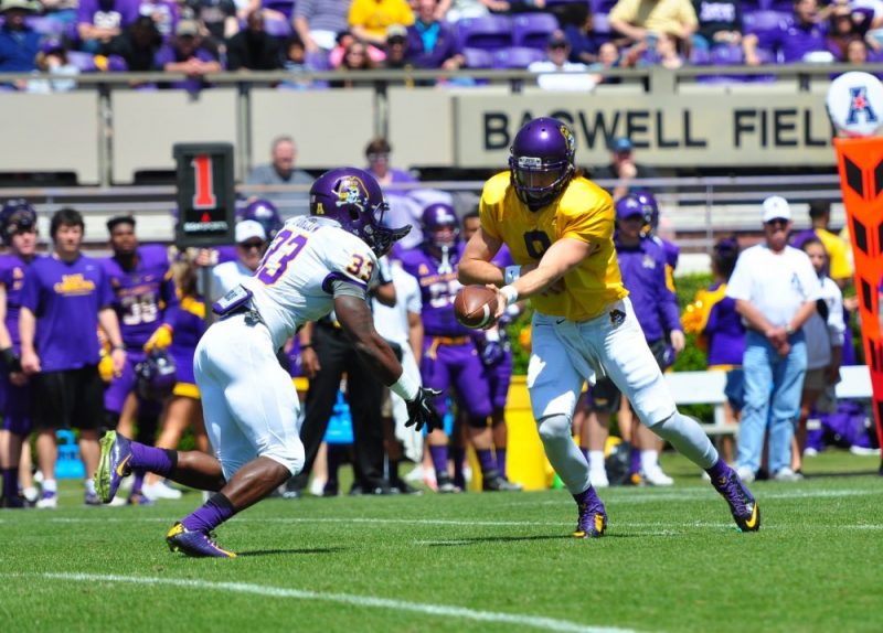 Senior QB Philip Nelson hands off to sophomore RB Shawn Furlow at the Purple-Gold Spring Game (Bonesville Staff photo)